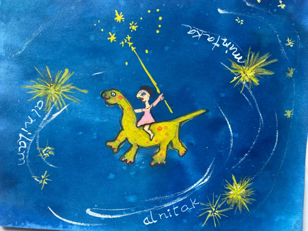 A Matilde a cavalo do mini dinossauro Bolinhas no centro do Cinturão de Órion