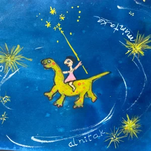 A Matilde a cavalo do mini dinossauro Bolinhas no centro do Cinturão de Órion